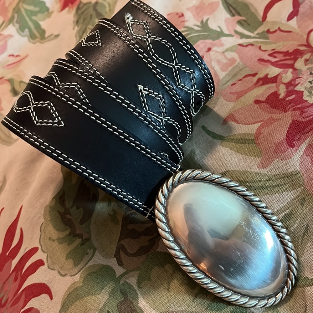 CHICO's Size M/L Oval Silver Belt Buckle Silver Clasp Lock Western Vibe